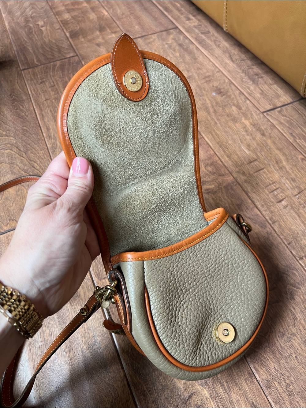 Vintage Dooney & Bourke AWL Duck Logo Mini Saddle Rare Crossbody Leather Bag - Picture 7 of 13